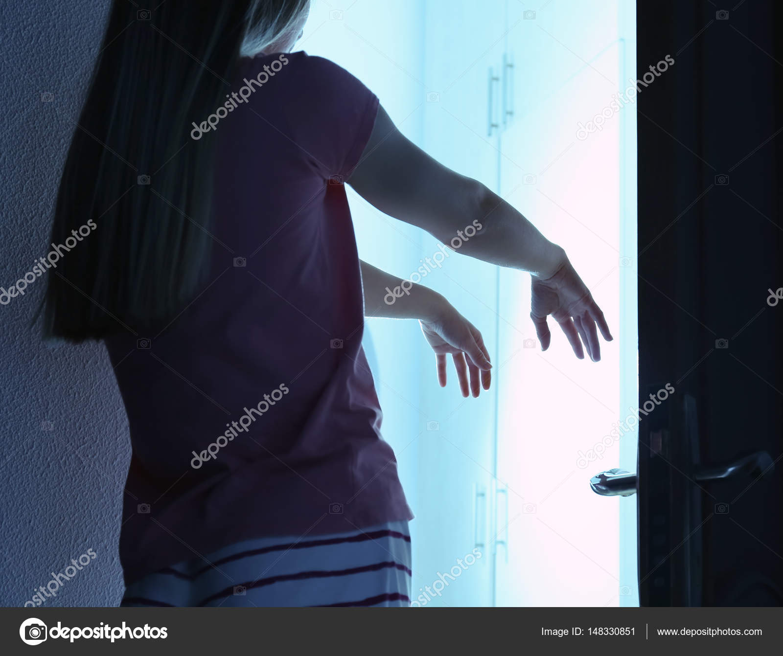 человек сомнамбула. лунатизм. лунатизм. сомнамбула лунатизм. человек лунатик.