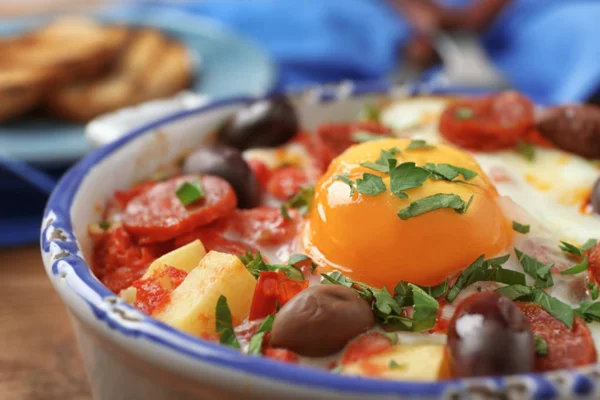 Parabola s chutné španělské pečené vejce — Stock fotografie
