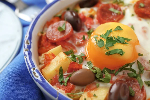 Plato con sabroso huevo al horno español —  Fotos de Stock