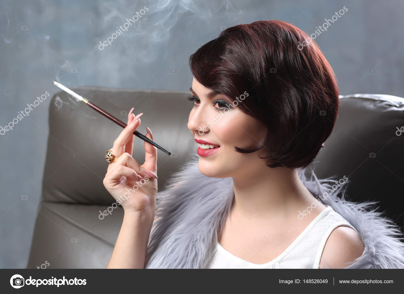 Woman smoking with cigarette holder — Stock Photo © belchonock 148526049
