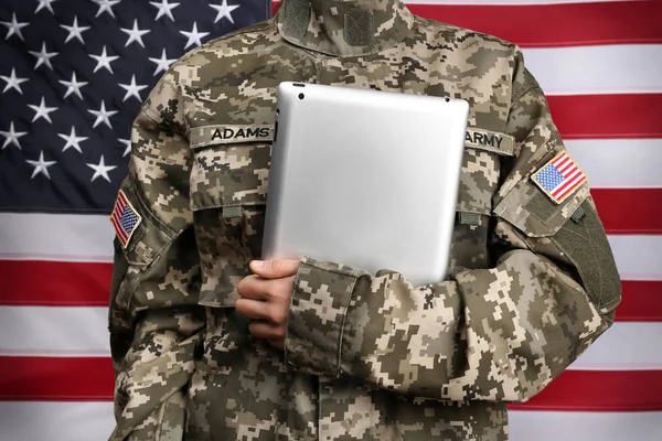 Female soldier with tablet on flag background, closeup — Stock Photo, Image