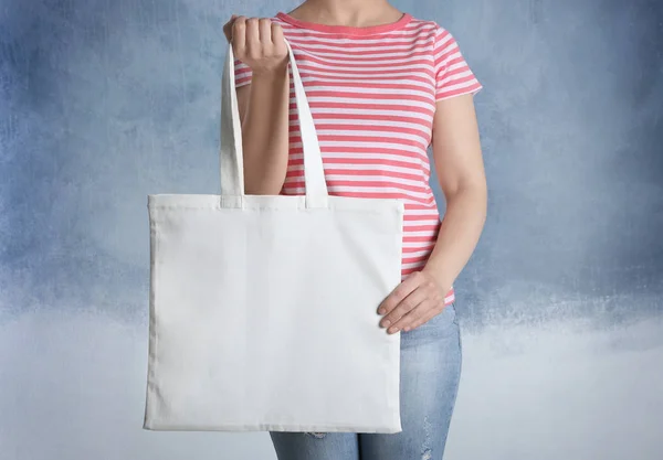 Woman with shopping bag — Stock Photo, Image