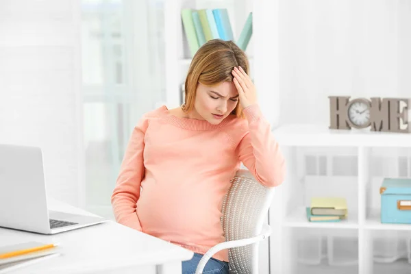 Pregnant woman suffering from headache — Stock Photo, Image