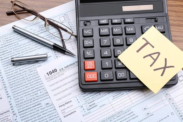 Calculadora con documentos fiscales — Foto de Stock