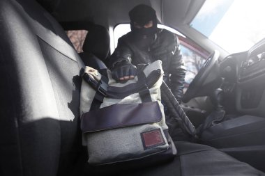Araba çalmak çanta hırsızı
