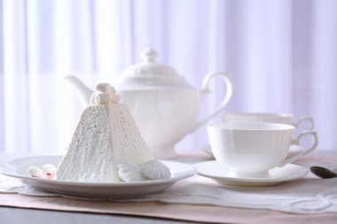 Geleneksel lor Paskalya kek 