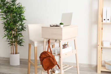 Dizüstü bilgisayar ile yüksek Danışma 