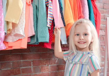 Sevimli kız soyunma odasında