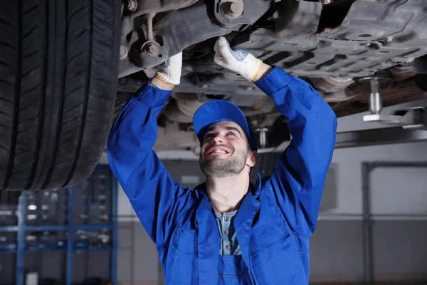 Junger Mechaniker — Stockfoto