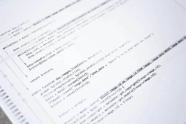 Código de script impresso em papel — Fotografia de Stock