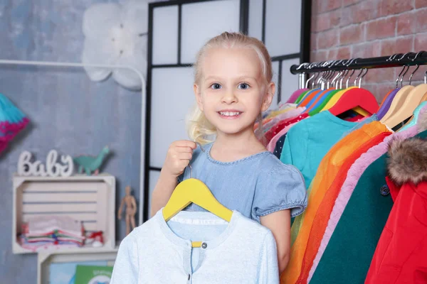 Cute girl in dressing room — Stock Photo, Image