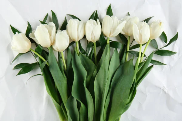 Прекрасный букет белых тюльпанов — стоковое фото