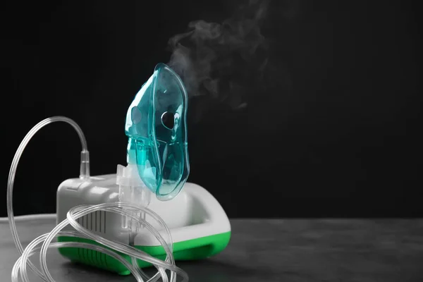 Nebulizer kompresor dengan masker — Stok Foto