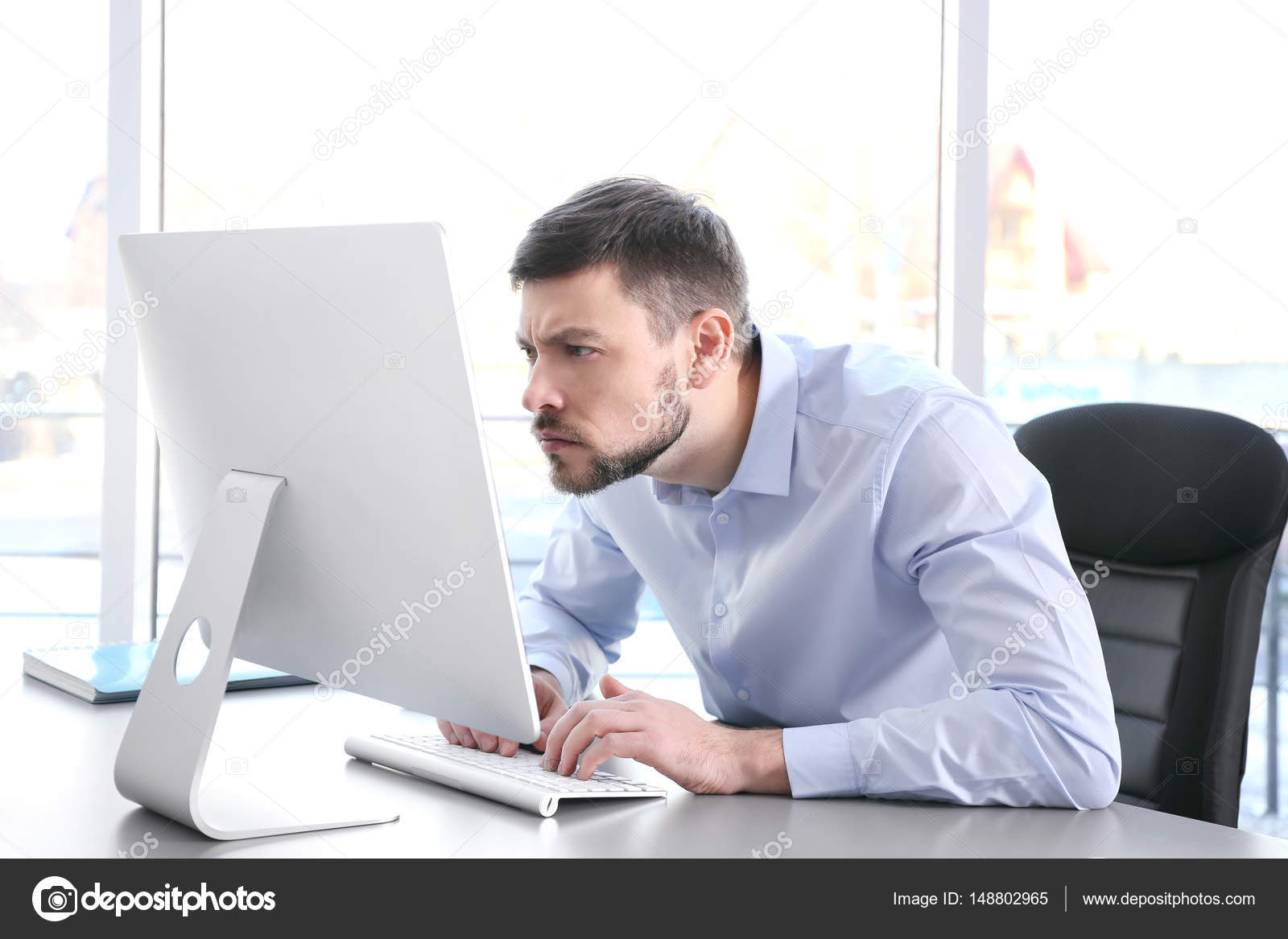 Mann Am Schreibtisch 2021 Mann Am Schreibtisch 2021