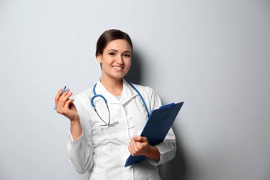 Genç kadın beslenme uzmanı