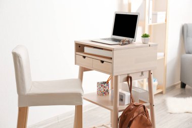 Dizüstü bilgisayar ile yüksek Danışma 