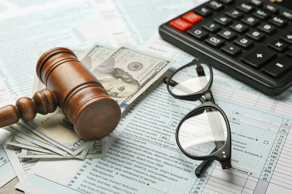 Judge gavel, money, calculator and eyeglasses — Stock Photo, Image