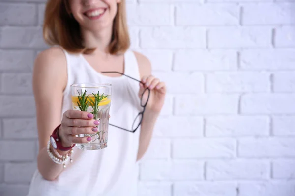 Young woman with lemonade — Stock Photo, Image