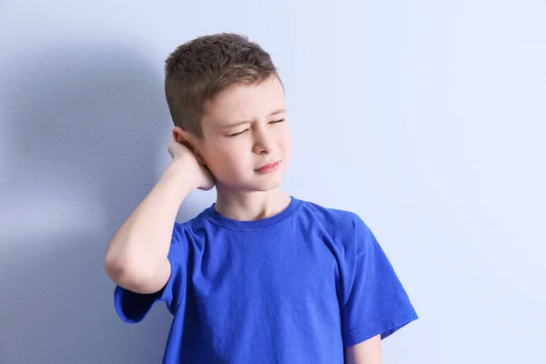 Jongen die lijden aan hoofdpijn — Stockfoto