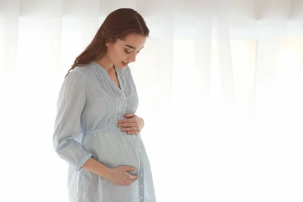 Beautiful pregnant woman — Stock Photo, Image