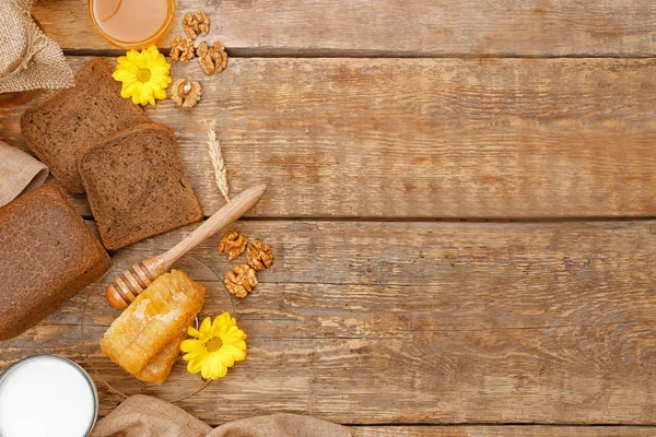 Beautiful composition of honey and milk — Stock Photo, Image