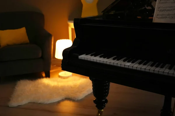 黒のピアノ、クローズ アップ — ストック写真