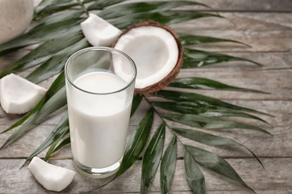 Composição com leite de coco saboroso — Fotografia de Stock