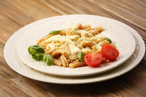 Portion leckere Pasta mit Käse — Stockfoto