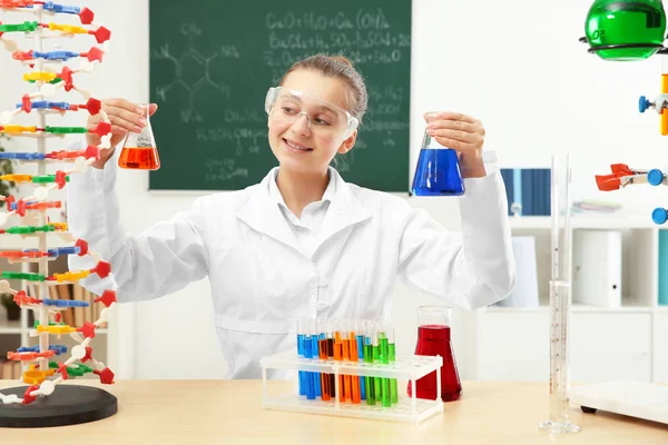 School girl sitting at table in chemistry class — Stock Photo, Image