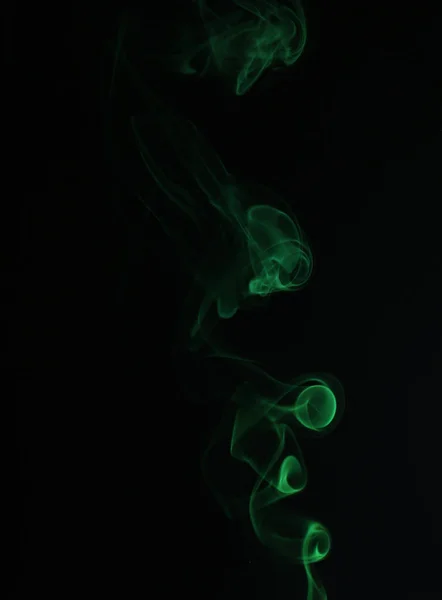 Вихрь зелёного дыма — стоковое фото