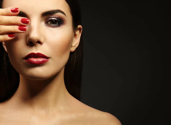 Mujer con maquillaje brillante —  Fotos de Stock