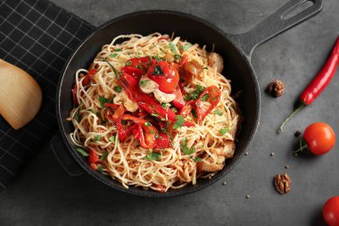 Lezzetli tavuk spagetti 