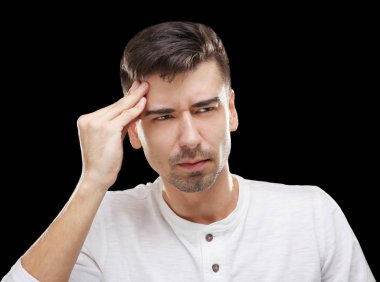 Yakışıklı genç adam. 