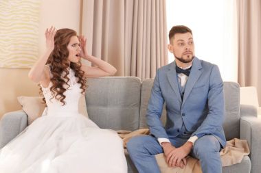 genç bir çift kavga  