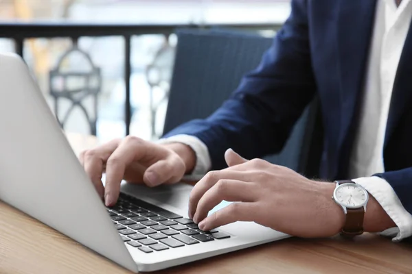 Businessman working with laptop — Stock Photo, Image