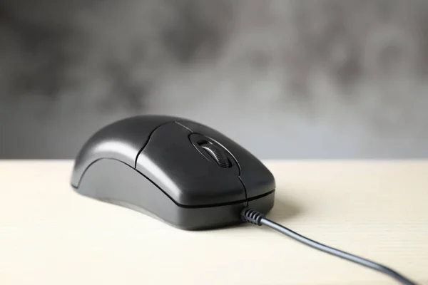 Ratón negro con cable —  Fotos de Stock