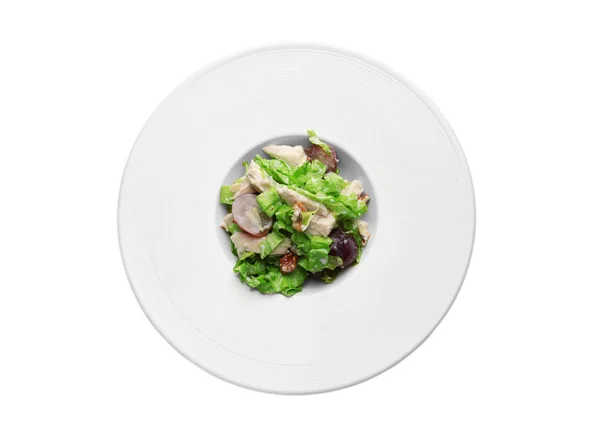 Tavuklu salata ve beyaz arka plan üzerinde üzüm ile plaka — Stok fotoğraf