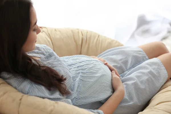 Wanita hamil yang cantik — Stok Foto