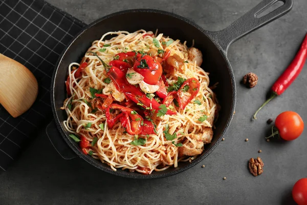 Läckra kyckling spagetti — Stockfoto