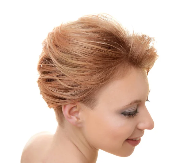 白い背景のトレンディな髪型を持つ若い女性 — ストック写真