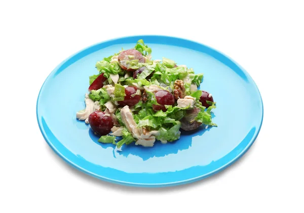 Plato con ensalada de pollo y uvas sobre fondo blanco — Foto de Stock