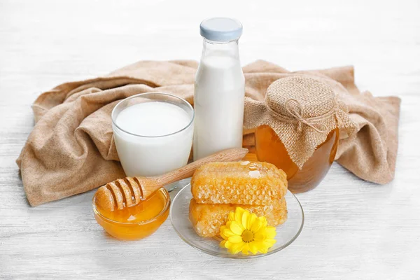 Gouden honing en melk o — Stockfoto