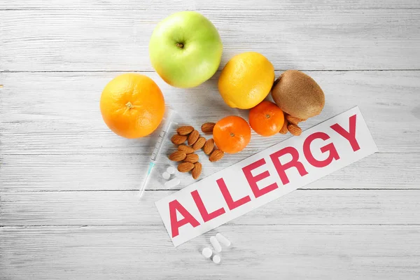 Palavra ALERGIA e comida — Fotografia de Stock