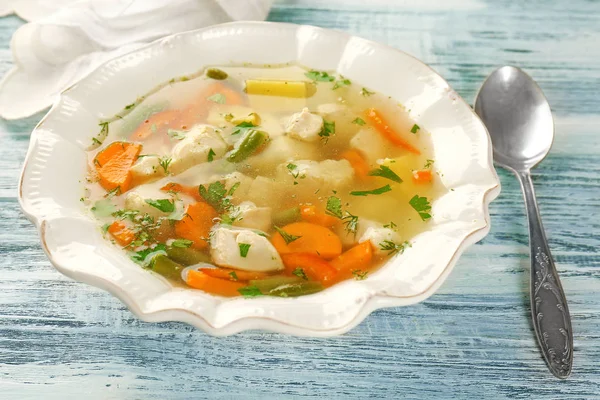 Piatto con zuppa di pollo — Foto Stock