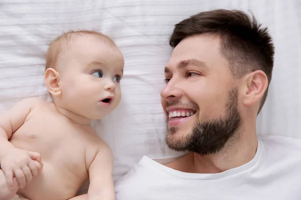 Father lying with cute baby daughter — Stock Photo, Image