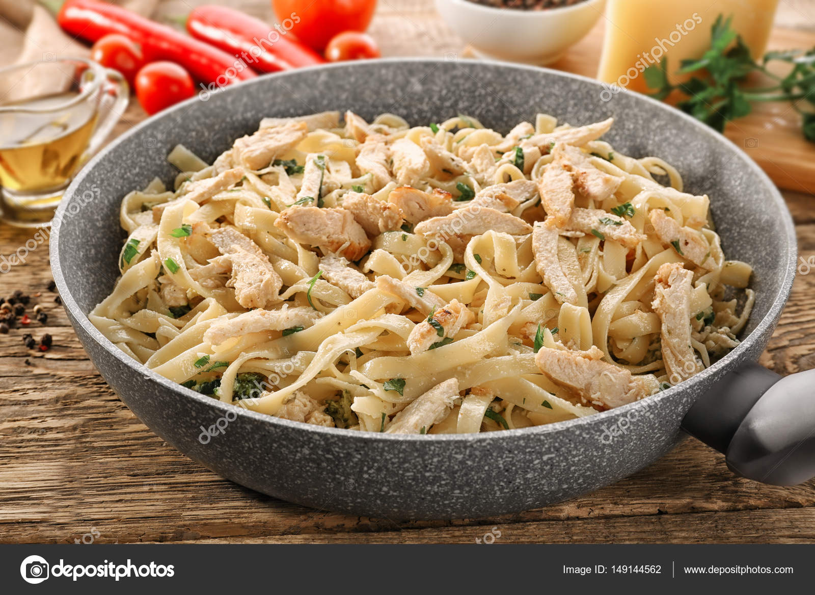 Pfanne mit Huhn alfredo - Stockfotografie: lizenzfreie Fotos ...