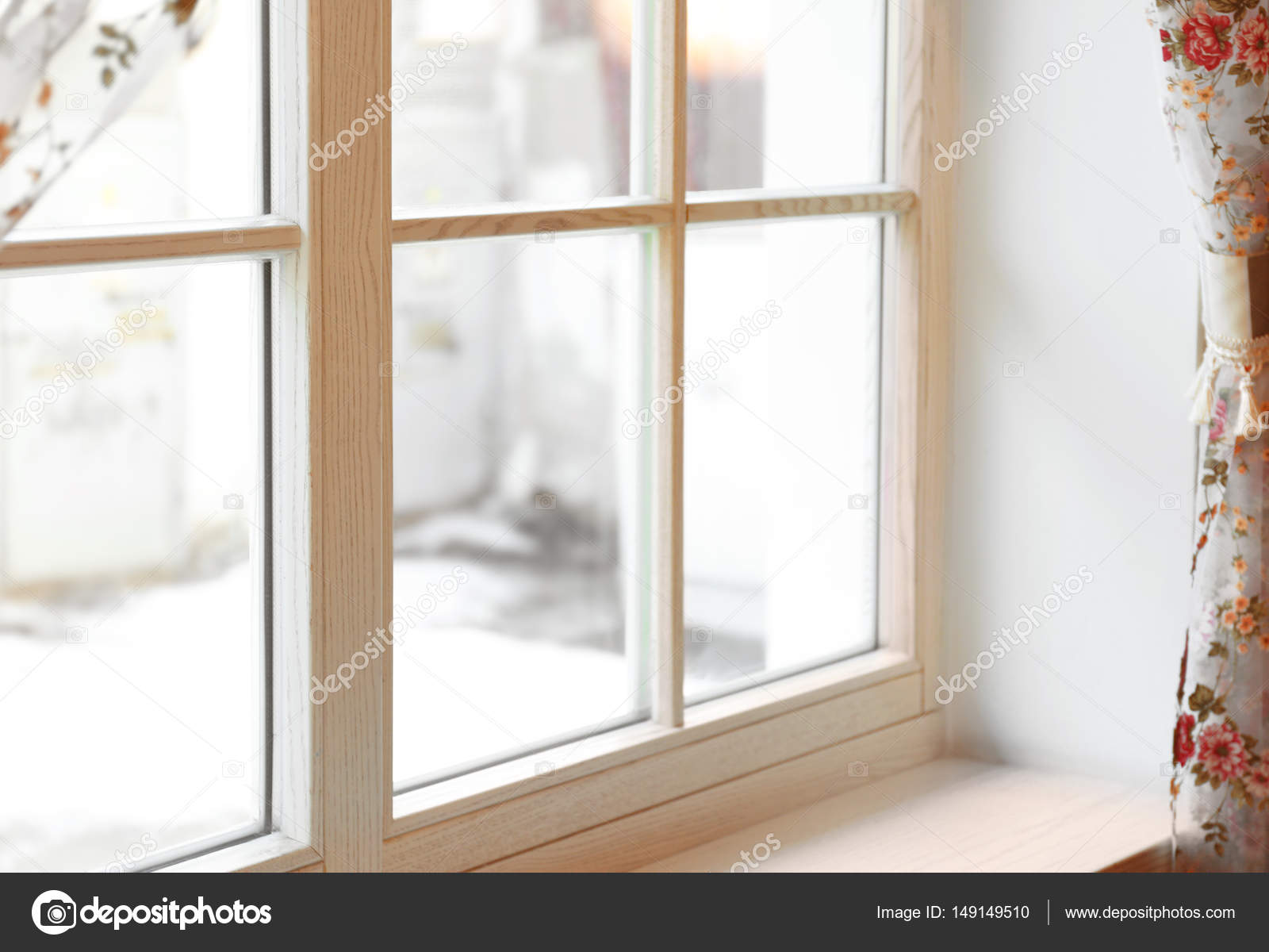 Groot houten raam met gordijnen — Stockfoto © belchonock #149149510 Groot houten raam met gordijnen — Stockfoto © belchonock #149149510
