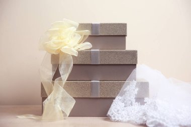Tablo hediye kutuları ve veil düğün günü için