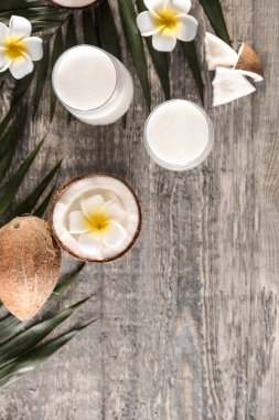 Hindistan cevizi su ile güzel kompozisyon  