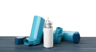 Astım inhaler masada